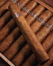 
                      
                        Load image into Gallery viewer, Padron 7000 Natural
                      
                    