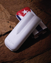 
                      
                        將圖片載入圖庫檢視器 Elie Bleu Cuban Flag Leather Cigar Case
                      
                    