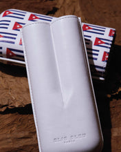 
                      
                        將圖片載入圖庫檢視器 Elie Bleu Small Cuban Flag Leather Cigar Case
                      
                    
