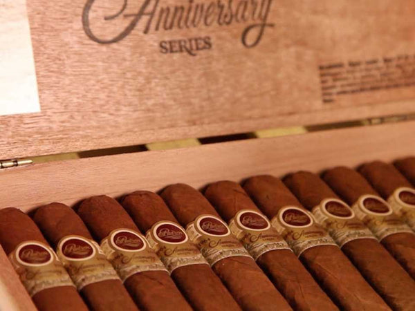 7 Things You'll Never See A Real Cigar Smoker Do